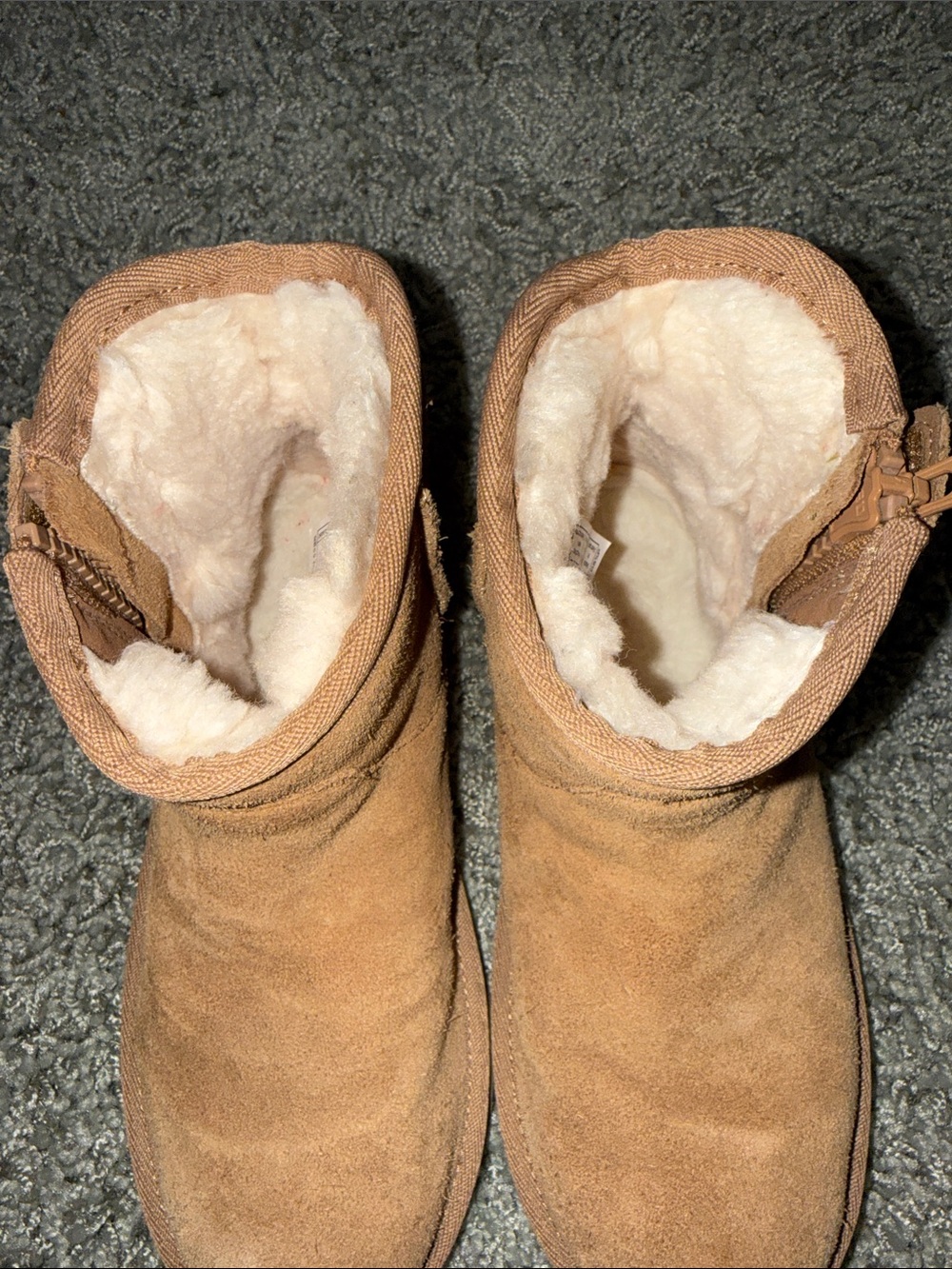 Girls UGG Mid Height Boots (2) - Picture 5 of 10